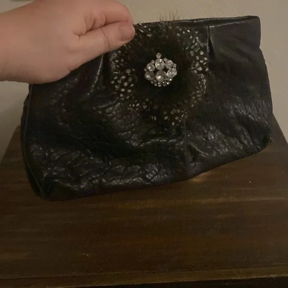 Stella & Dot clutch with removable broach/pin. - Picture 4 of 5